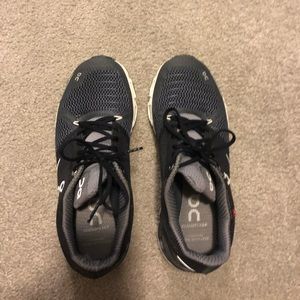 On cloud flyer women’s 7.5